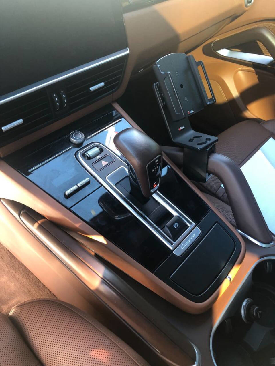 Used 2019 Porsche Cayenne Turbo w/ Sportdesign Package image 27