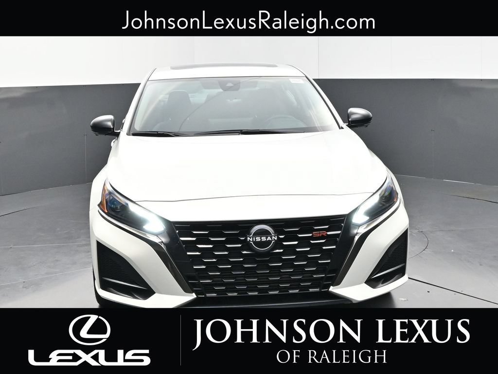 Used 2023 Nissan Altima 2.0 SR FWD image 4