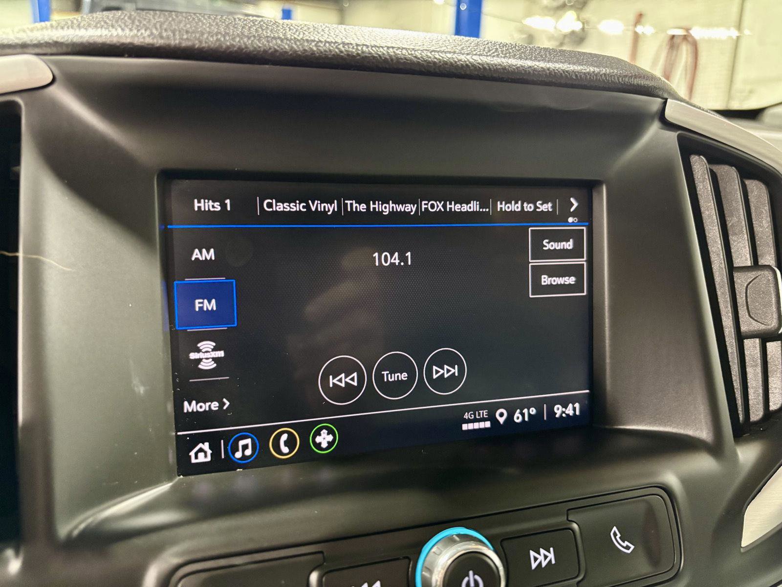 Used 2023 GMC Terrain SLE w/ Driver Convenience Package image 28