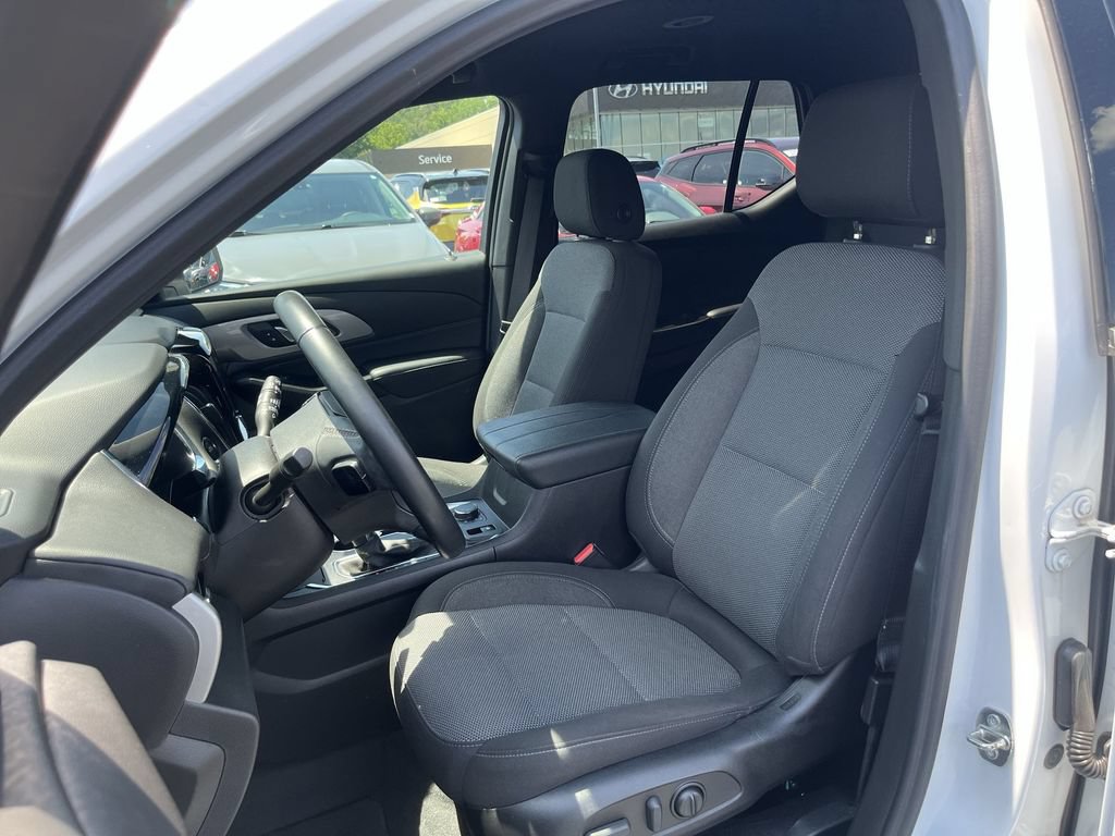 Used 2023 Chevrolet Traverse LT AWD/4WD image 17