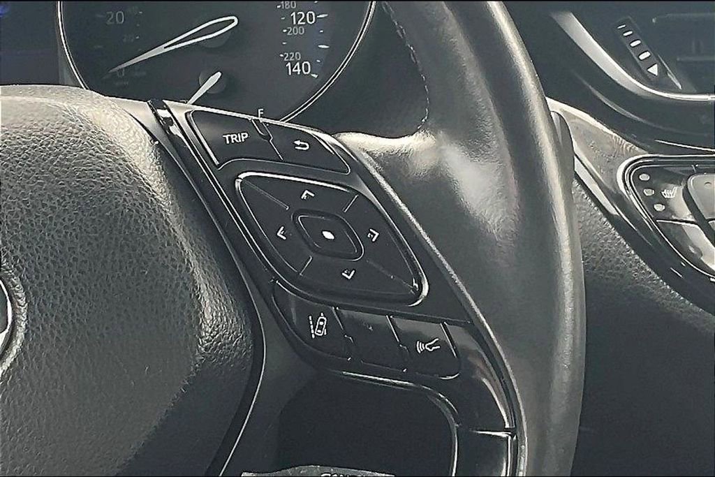 Used 2018 Toyota C-HR XLE FWD image 12