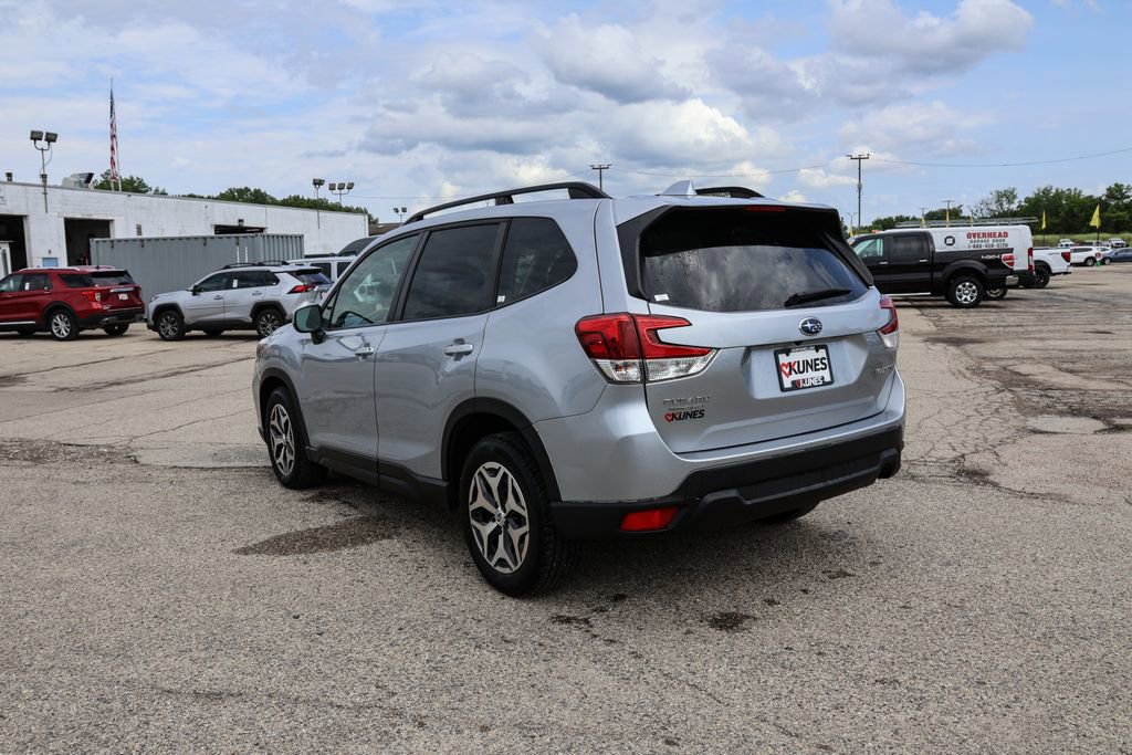 Used 2021 Subaru Forester Premium image 8