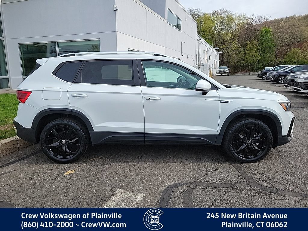 Certified 2022 Volkswagen Taos SE w/ Driver Assistance Package FWD image 36