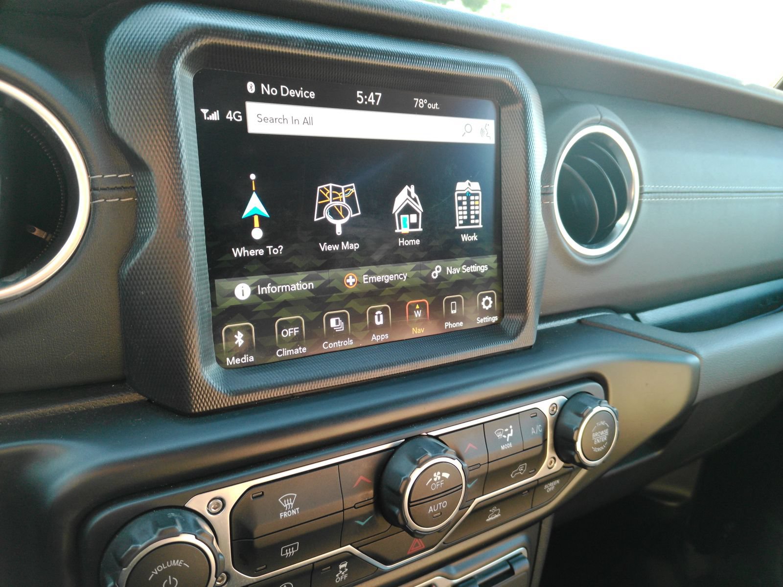 Used 2022 Jeep Wrangler Unlimited Sahara w/ LED Lighting Group AWD/4WD image 27