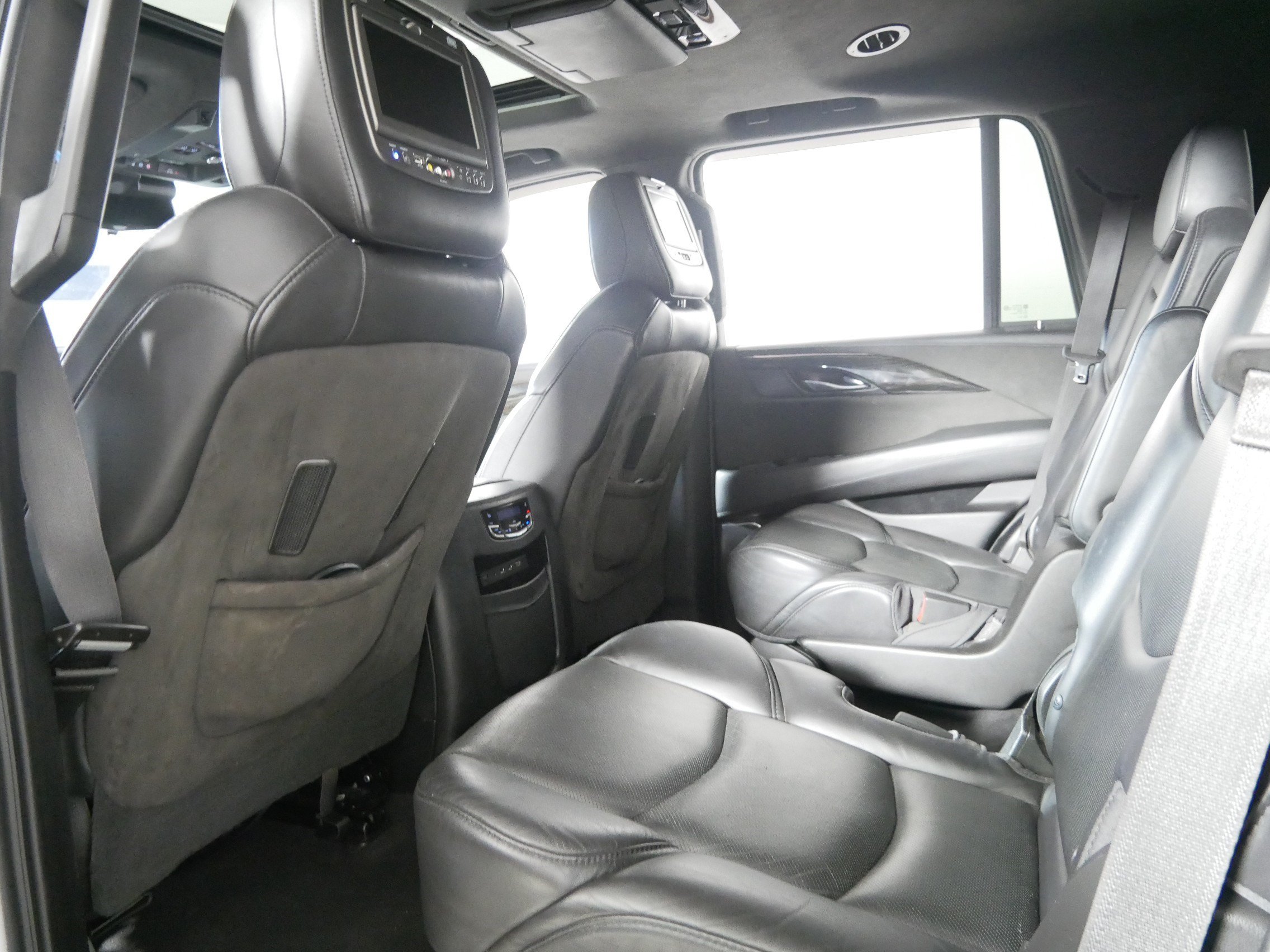 Certified 2018 Cadillac Escalade Platinum AWD/4WD image 32