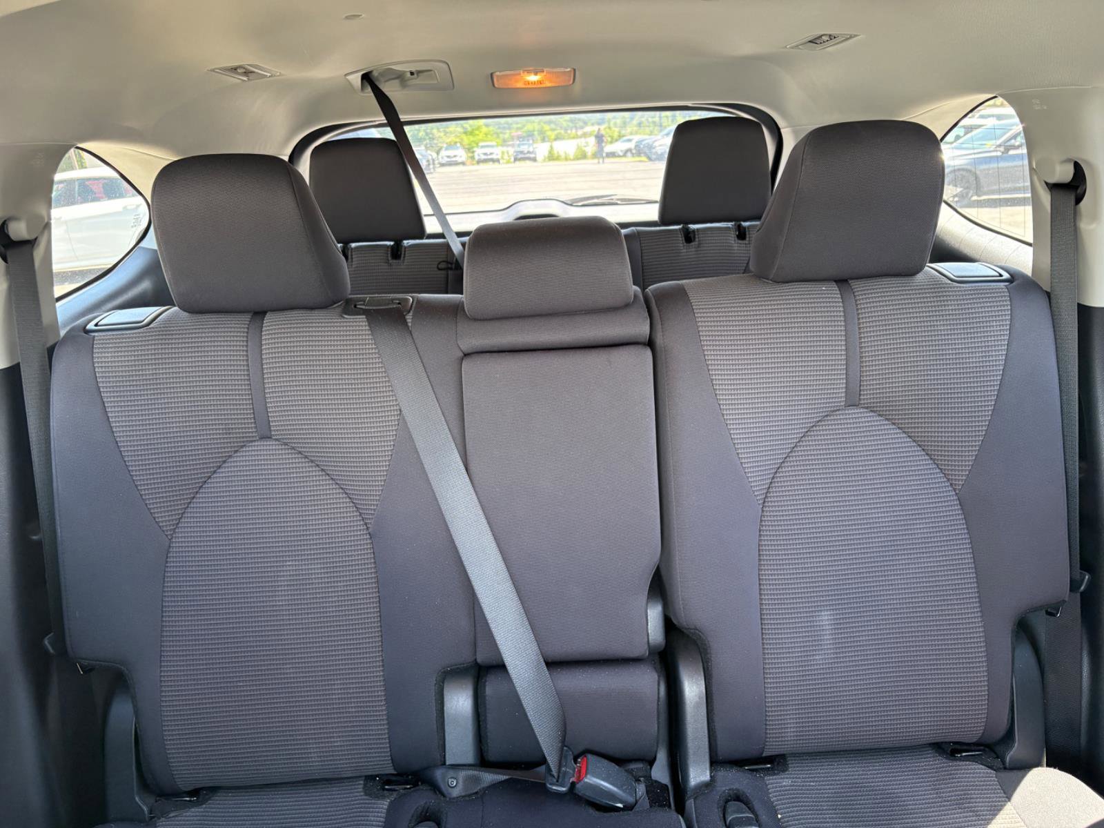 Used 2024 Toyota Highlander LE FWD image 16
