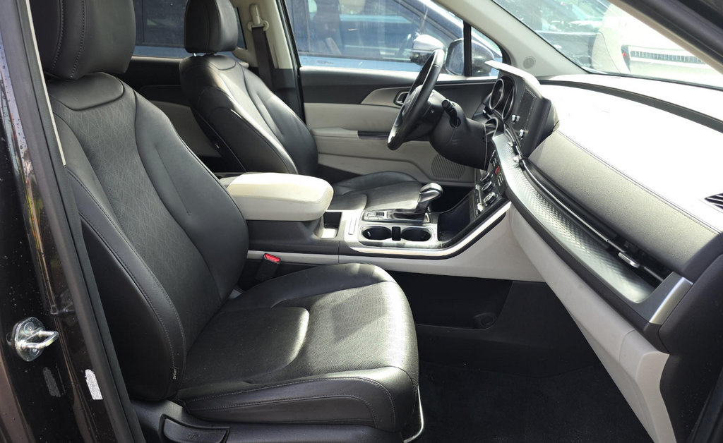 Used 2024 Kia Carnival LX FWD image 14