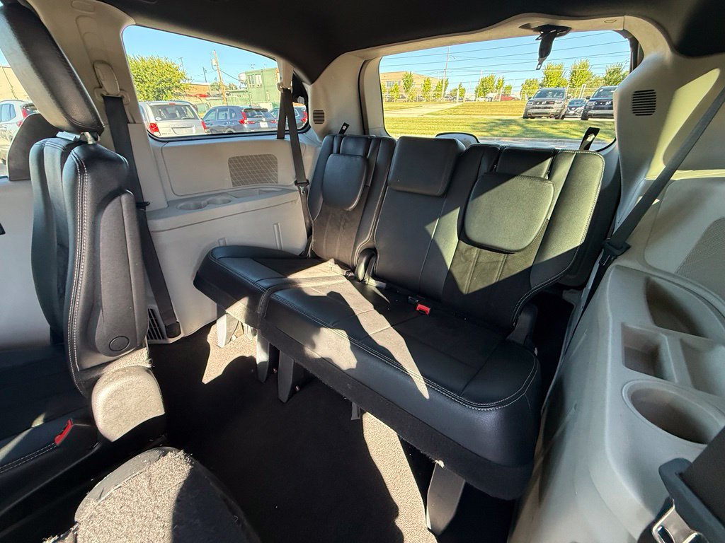 Used 2019 Dodge Grand Caravan SXT FWD image 25