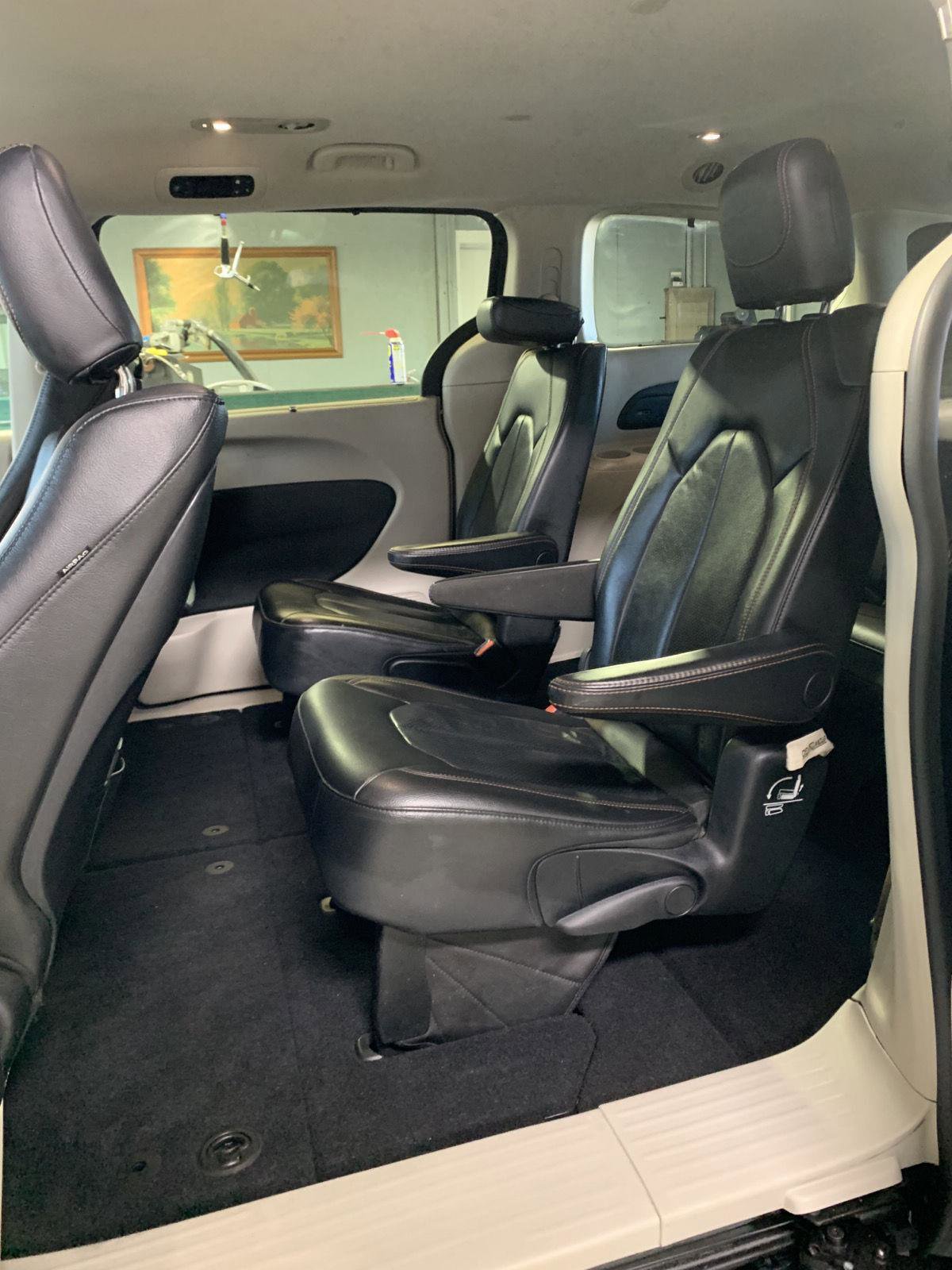 Used 2020 Chrysler Pacifica Touring-L Plus image 28