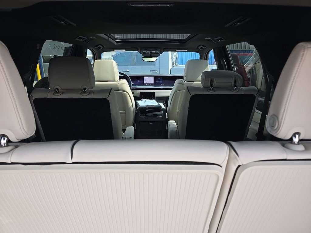 Used 2026 Cadillac Escalade Sport w/ Touring Package AWD/4WD image 7