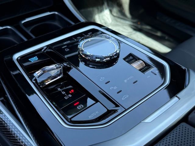 Used 2025 BMW i7 xDrive60 w/ Executive Package image 27