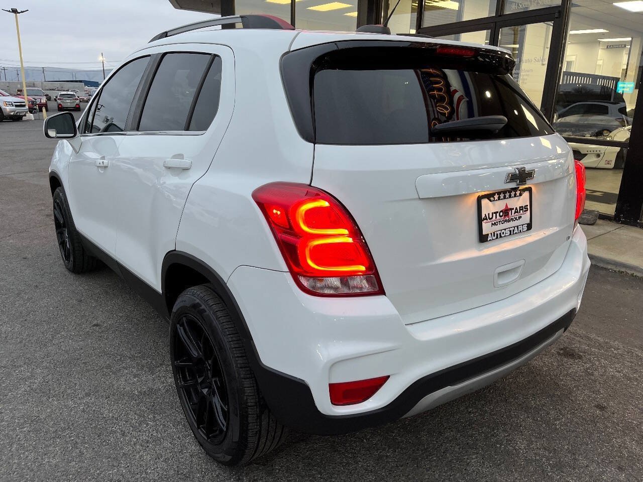 Used 2020 Chevrolet Trax LT w/ LT Convenience Package AWD/4WD image 3