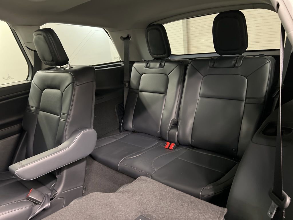 Used 2026 Lincoln Aviator AWD image 33