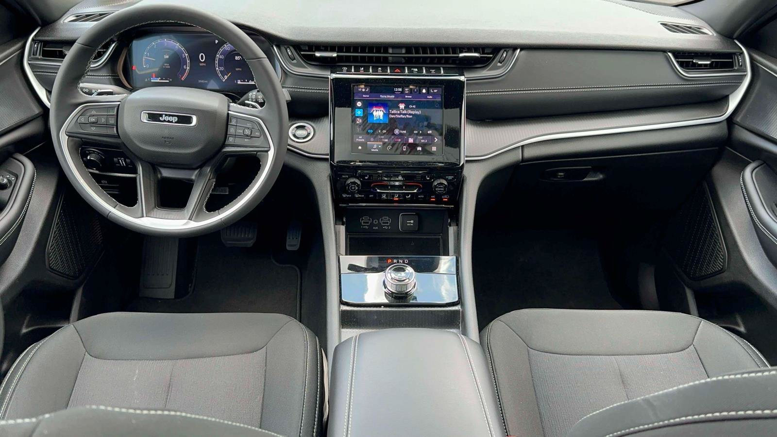 Used 2025 Jeep Grand Cherokee 4WD image 11
