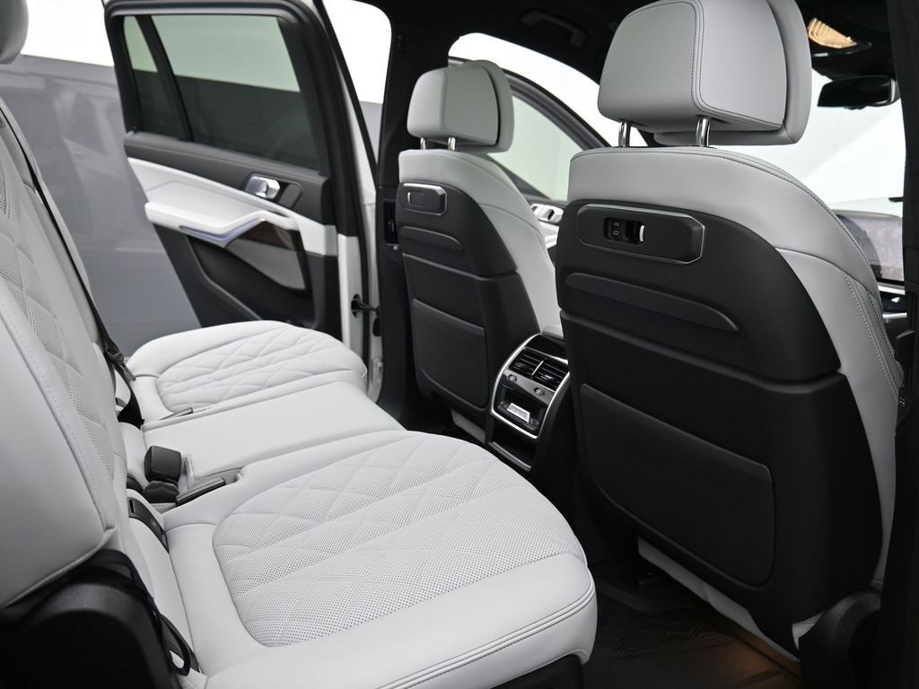 Used 2026 BMW X7 xDrive40i w/ M Sport Package image 20