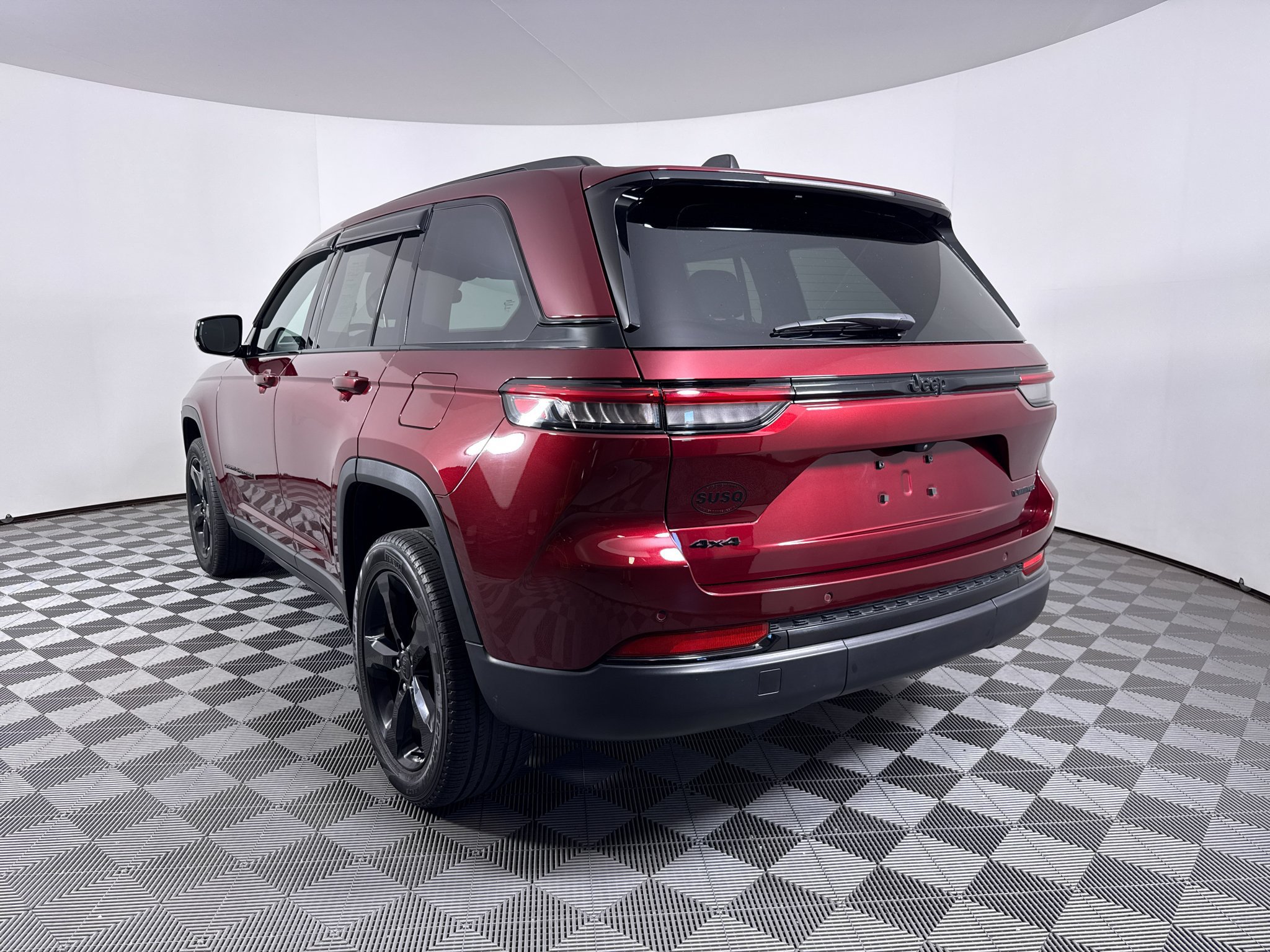 Used 2023 Jeep Grand Cherokee Limited w/ Black Appearance Package AWD/4WD image 20