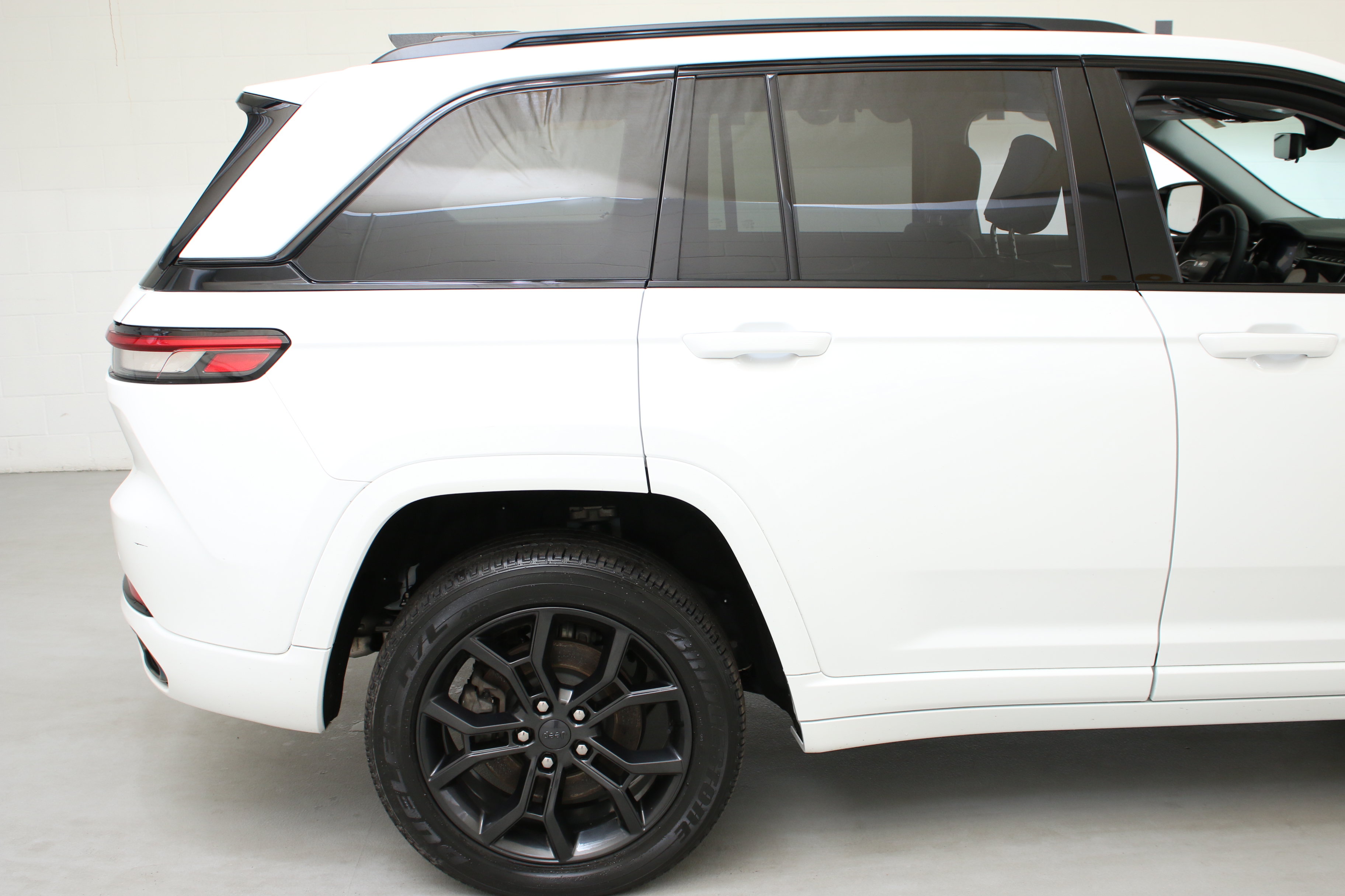 Used 2023 Jeep Grand Cherokee 30th Anniversary AWD/4WD image 12