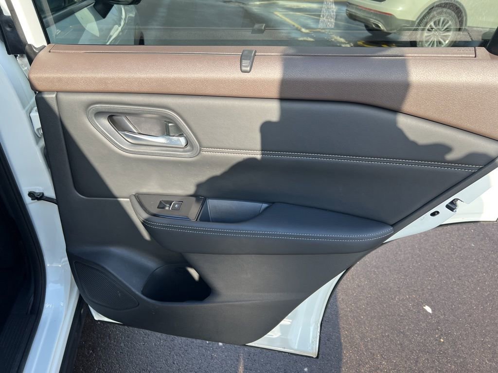 Certified 2023 Nissan Rogue SL w/ SL Premium Package image 19