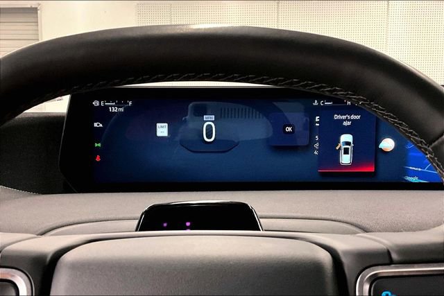 Used 2025 Ford Expedition Platinum image 29