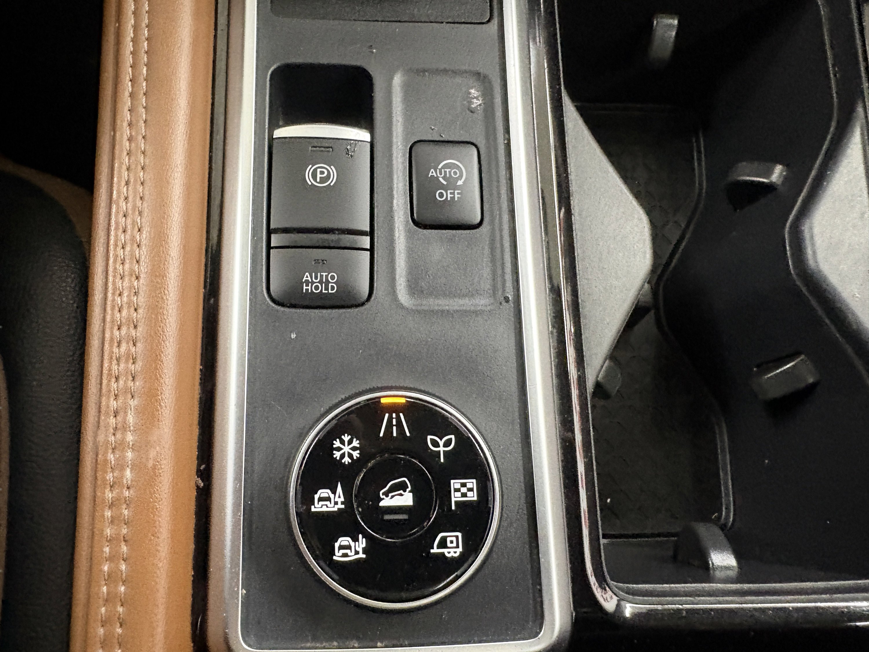 Used 2024 Nissan Pathfinder Platinum w/ Cargo Package AWD/4WD image 21