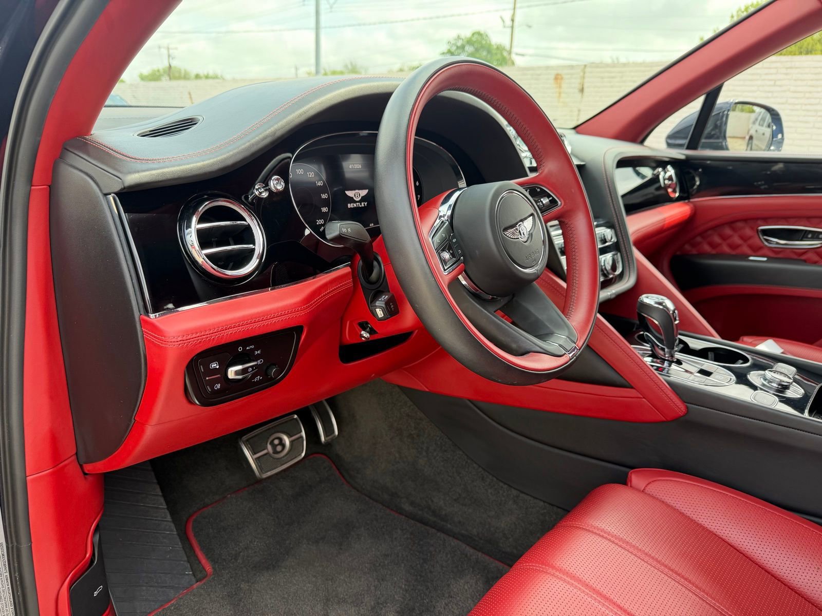 Used 2021 Bentley Bentayga image 17