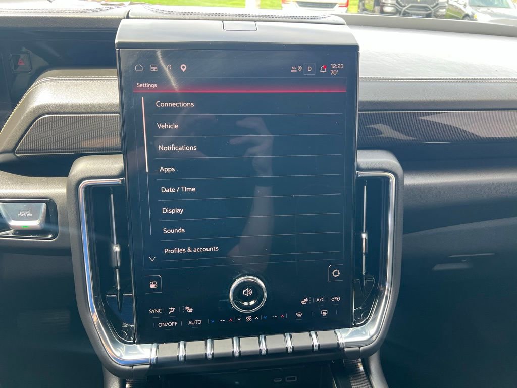 Used 2025 GMC Yukon XL Elevation image 39