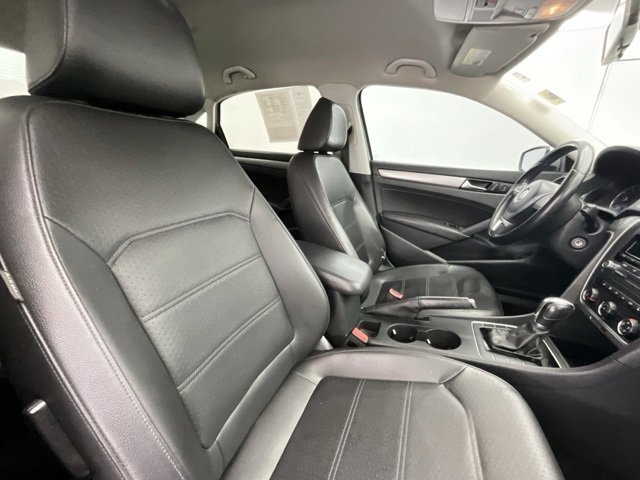 Used 2014 Volkswagen Passat Wolfsburg Edition image 12