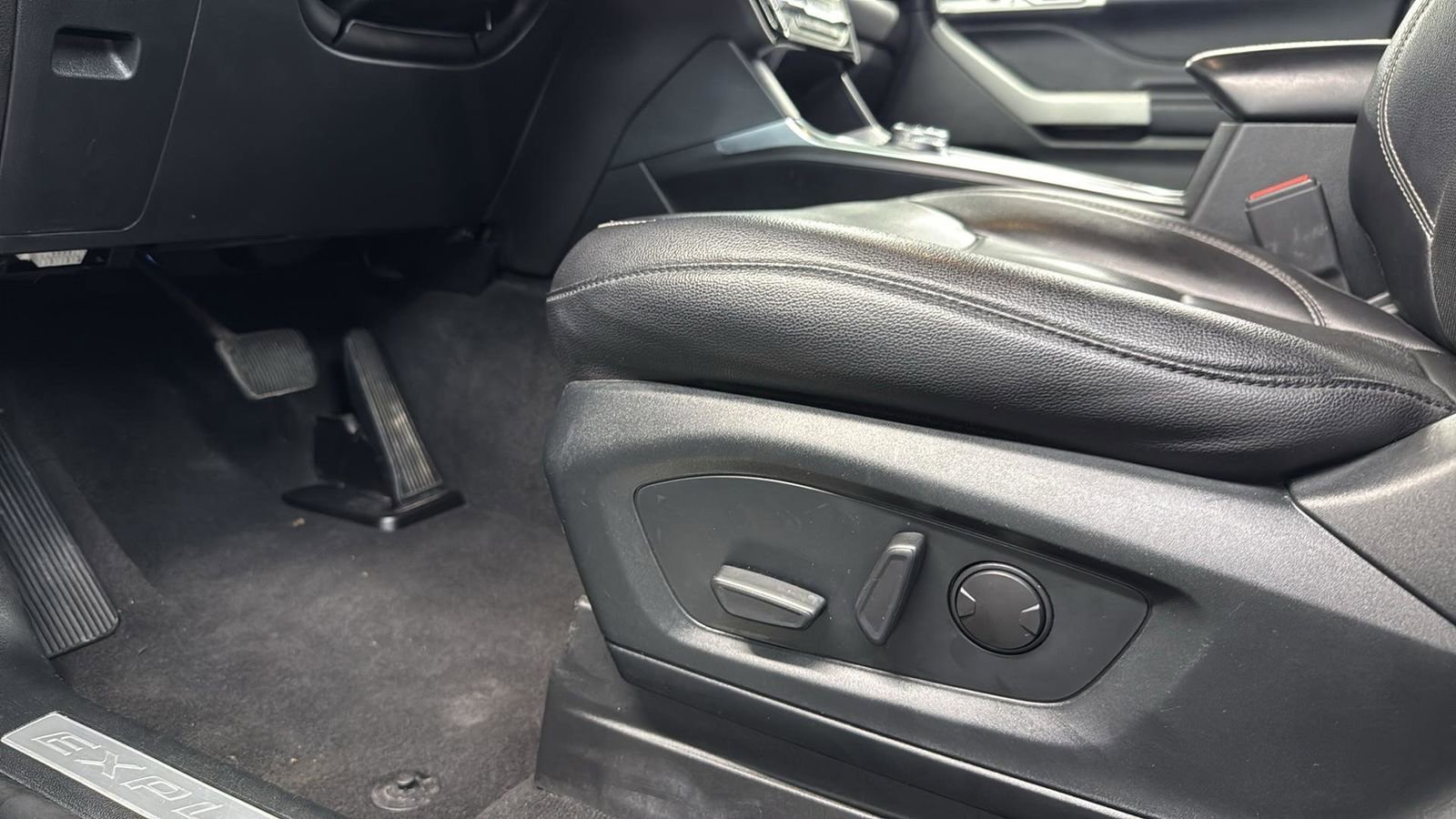 Certified 2022 Ford Explorer Limited image 11