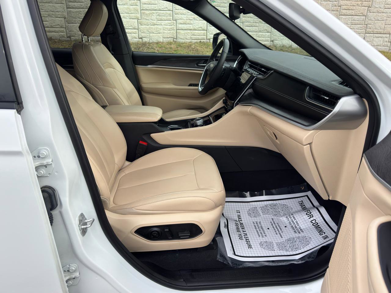 Used 2024 Jeep Grand Cherokee L Limited image 38