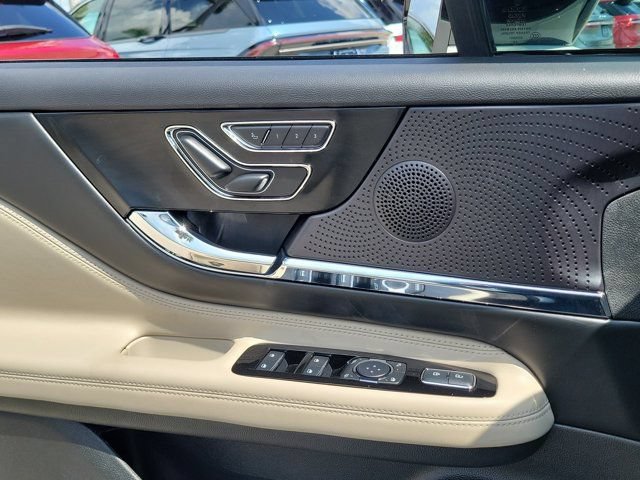 Certified 2025 Lincoln Corsair Grand Touring w/ Jet Appearance Package AWD/4WD image 18