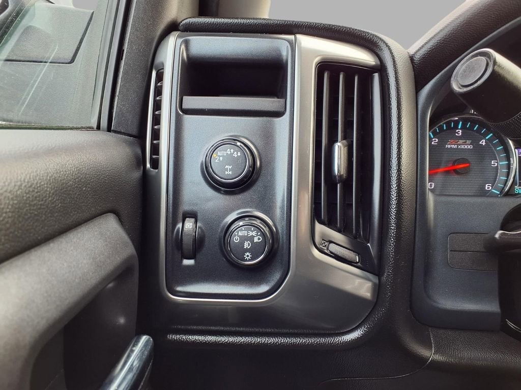 Used 2018 Chevrolet Silverado 1500 LT w/ All Star Edition AWD/4WD image 16