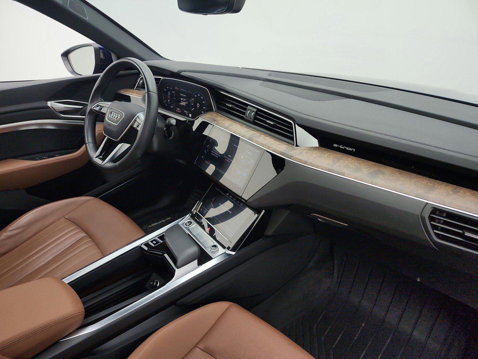 Used 2023 Audi e-tron Premium Plus w/ Premium Plus Package image 29