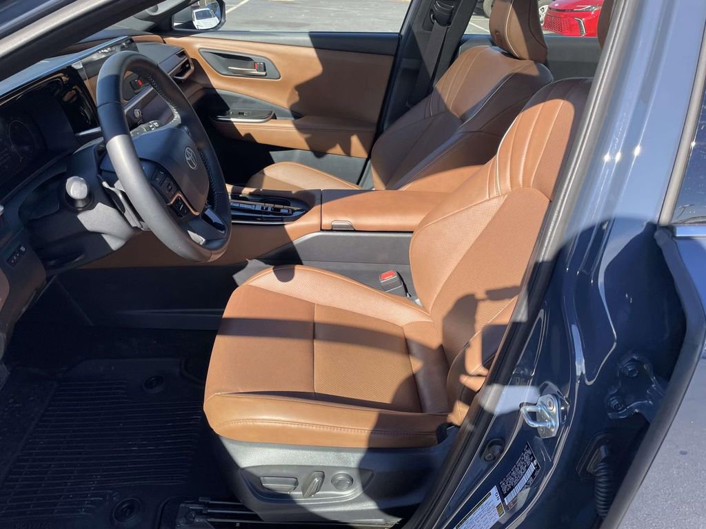 Used 2025 Toyota Crown Signia image 29