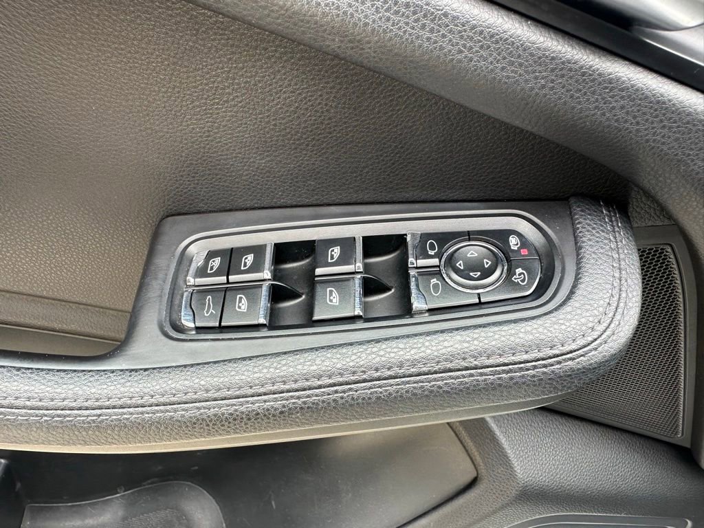 Certified 2017 Porsche Macan AWD/4WD image 22