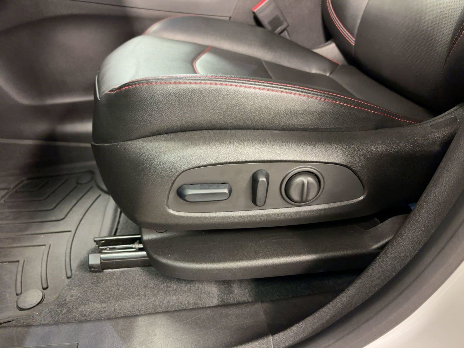 Certified 2024 Chevrolet Equinox RS w/ RS Leather Package image 13