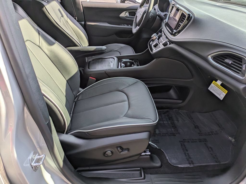 New 2026 Chrysler Pacifica Limited FWD image 39
