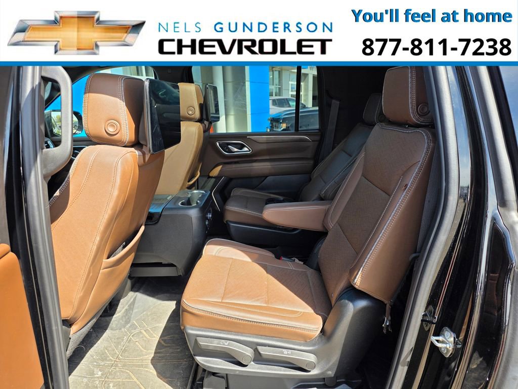 Used 2024 Chevrolet Suburban High Country w/ Advanced Technology Package AWD/4WD image 6