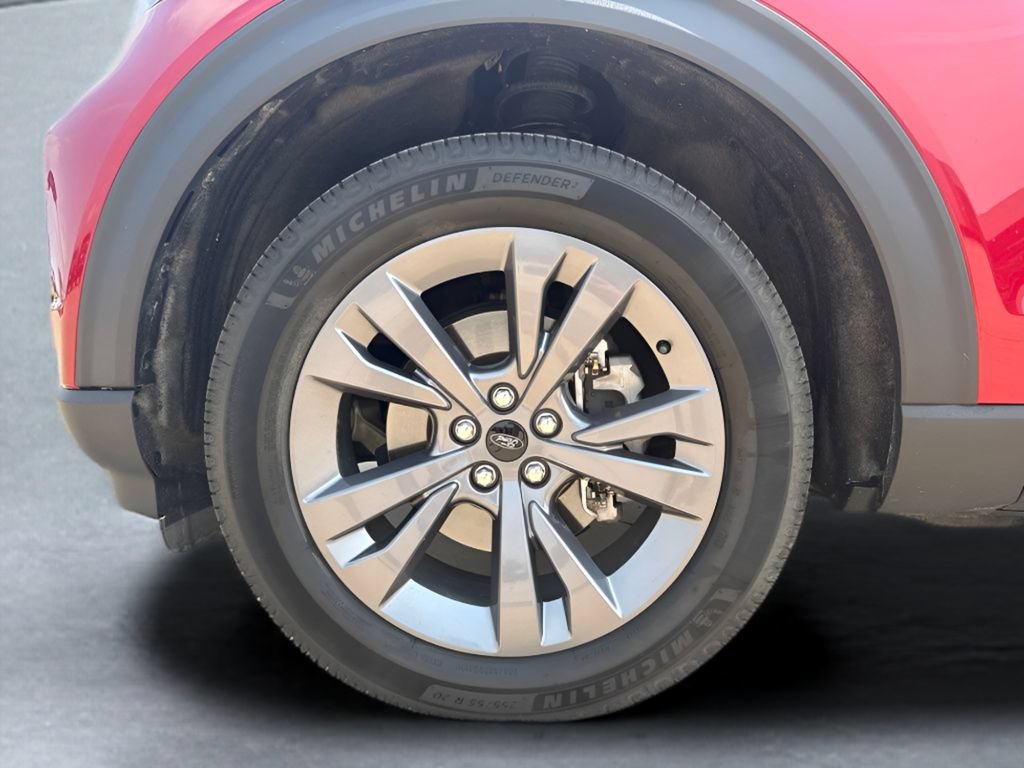 Used 2023 Ford Explorer XLT w/ Equipment Group 202A AWD/4WD image 32