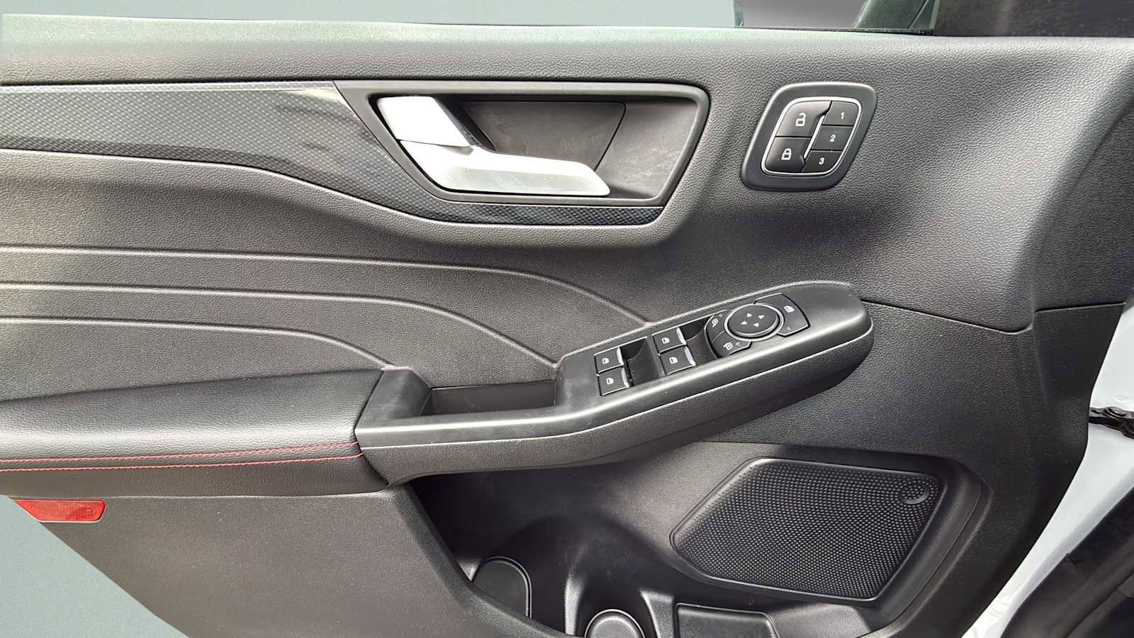 Used 2025 Ford Escape ST-Line Elite w/ Class II Trailer Tow Package image 19