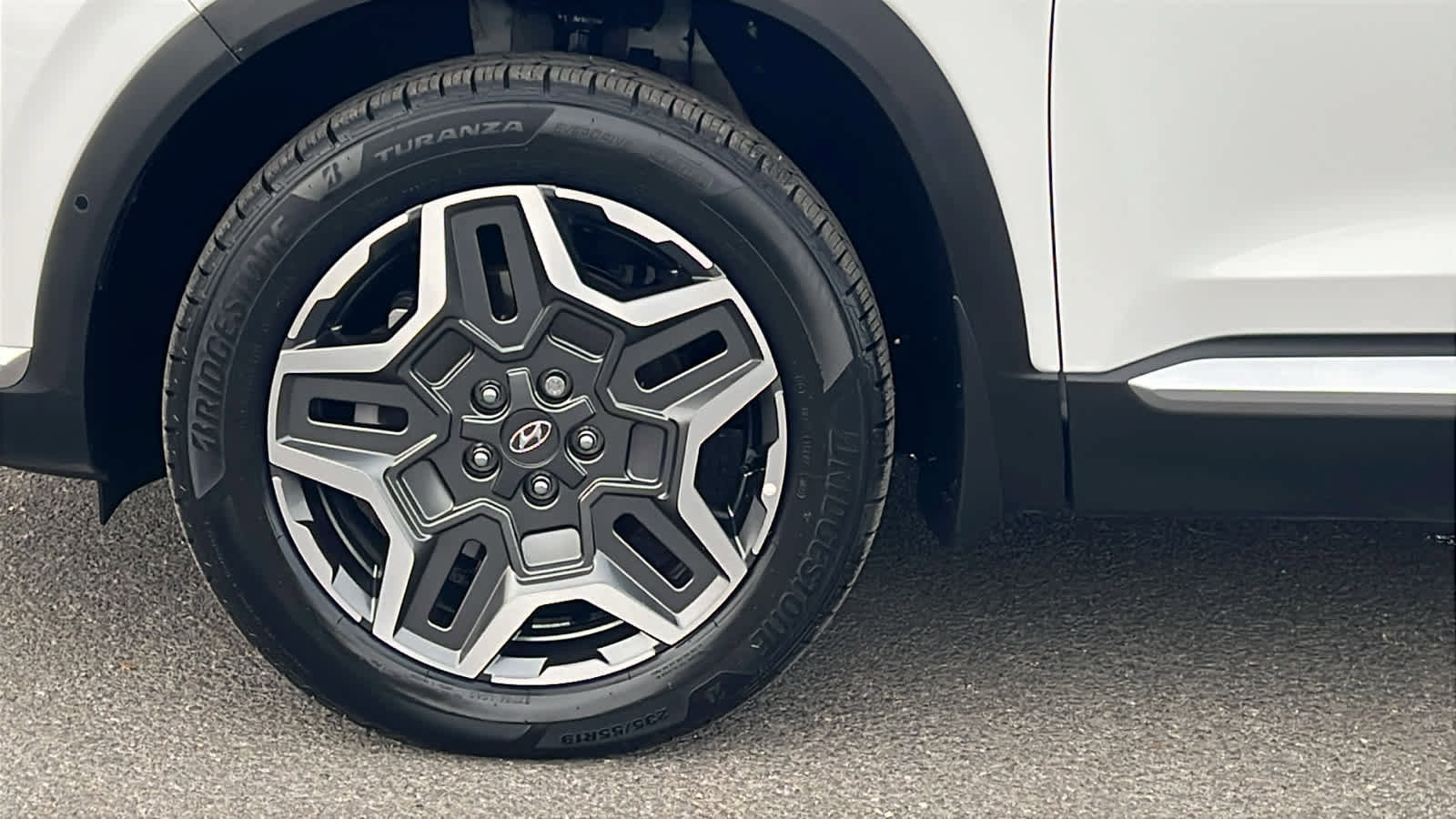 Used 2023 Hyundai Santa Fe Limited w/ Cargo Package image 9