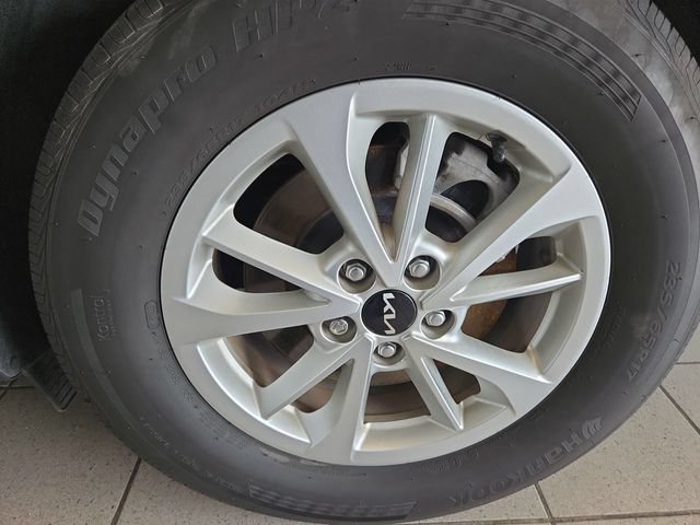 Used 2024 Kia Carnival LX FWD image 10