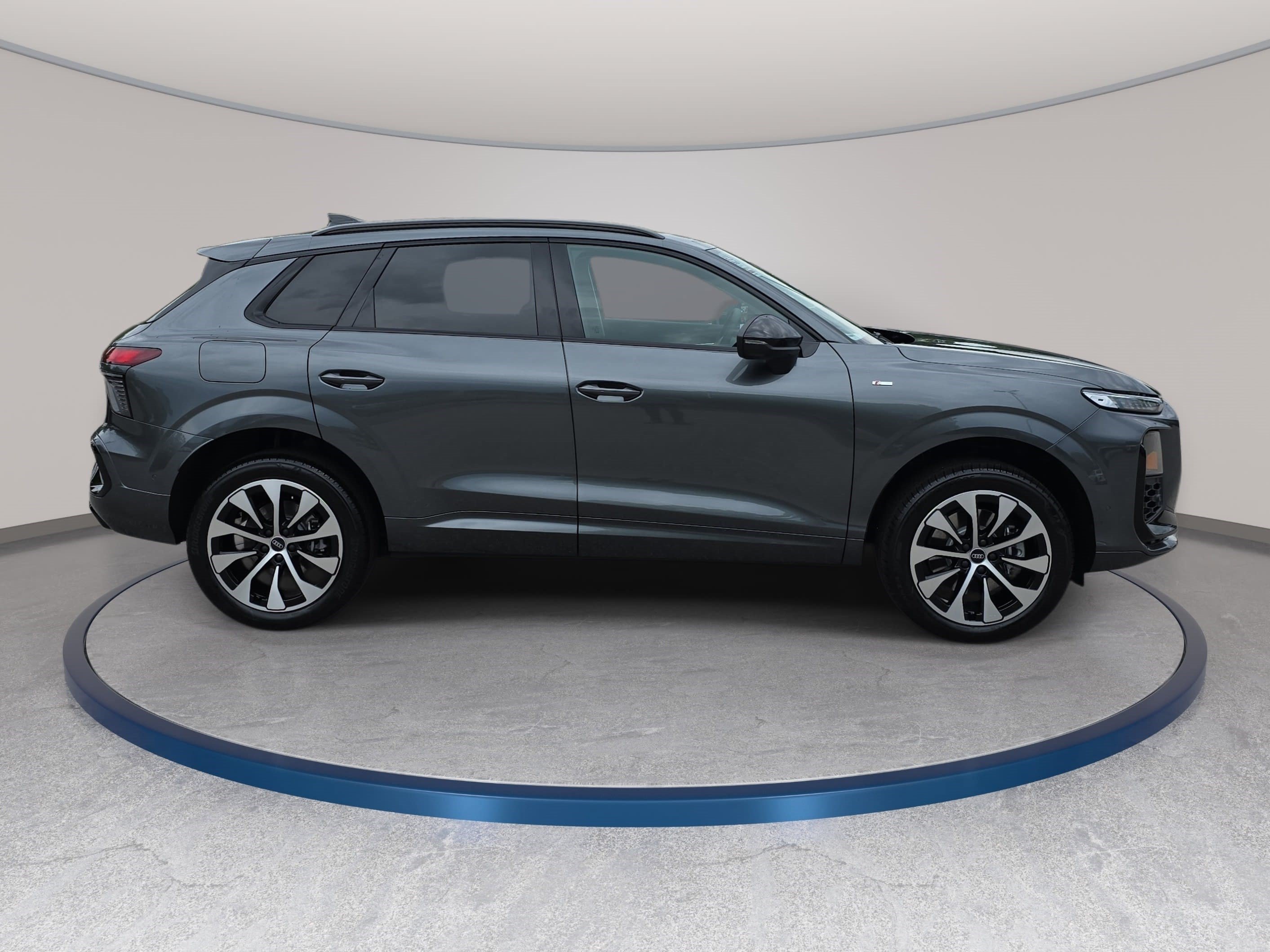 New 2026 Audi Q3 quattro 2.0T AWD/4WD image 4