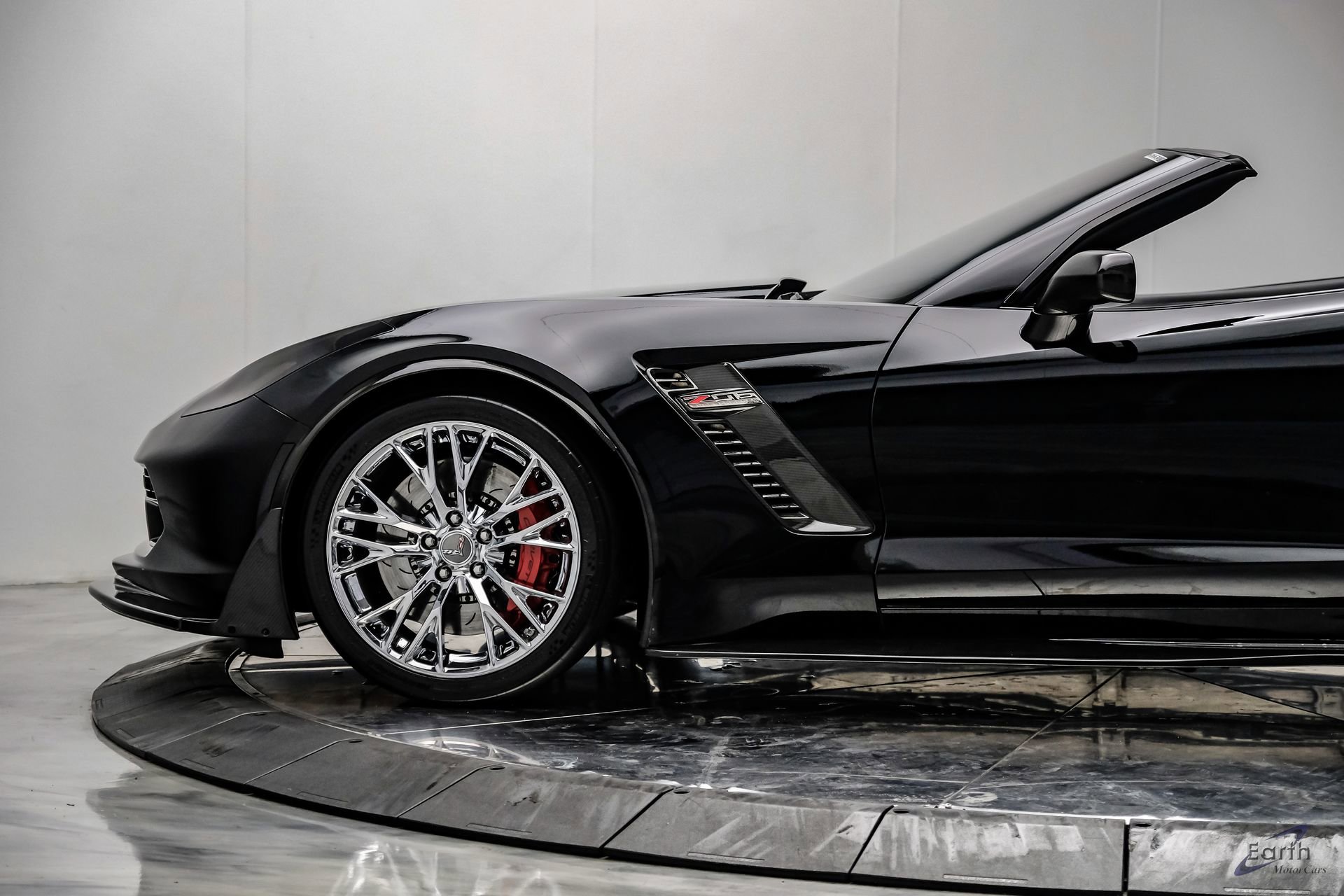 Used 2015 Chevrolet Corvette Z06 w/ 3LZ Preferred Equipment Group image 11