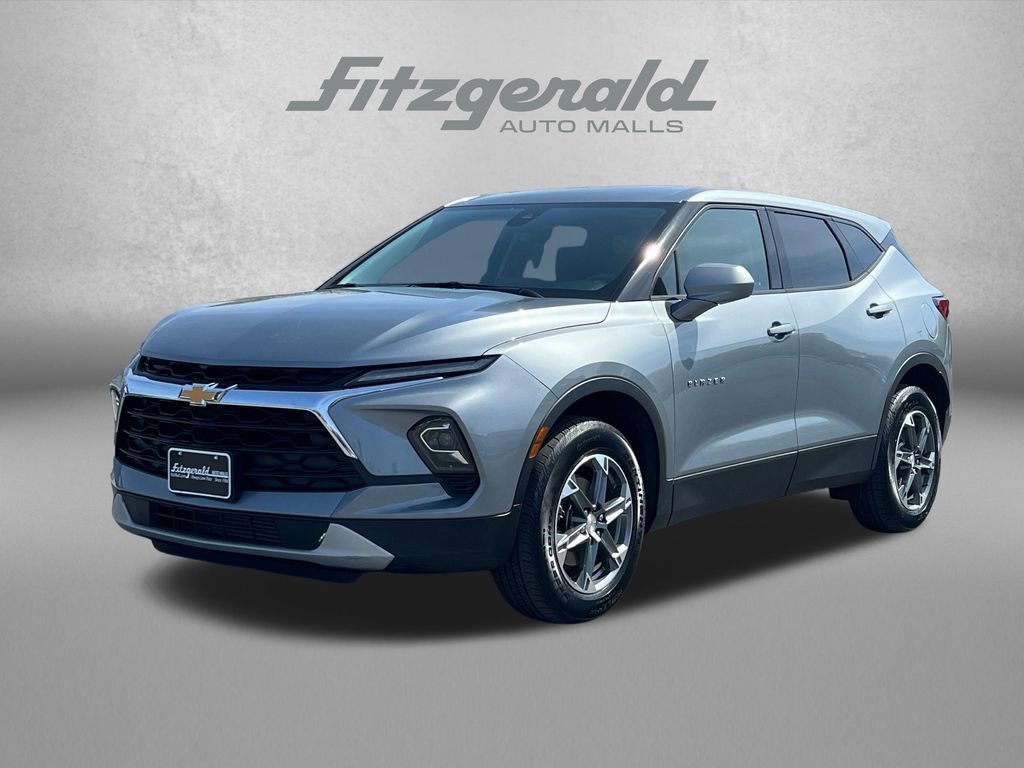Used 2025 Chevrolet Blazer LT image 2