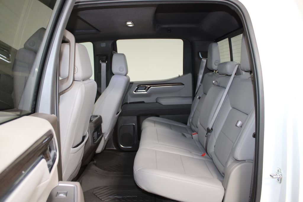 Used 2025 Chevrolet Silverado 1500 LT Trail Boss w/ LT Trail Boss Premium Package AWD/4WD image 28