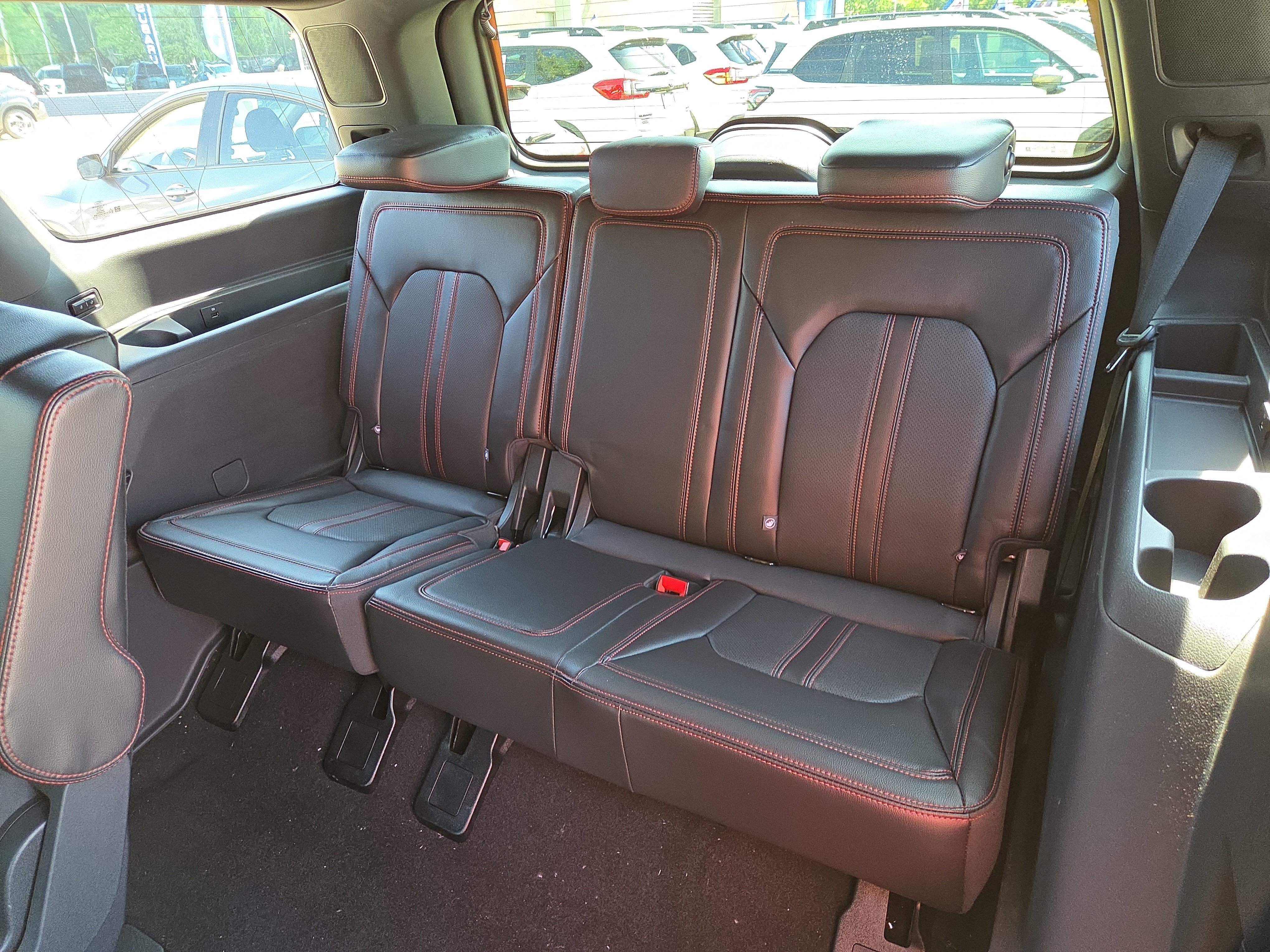 Used 2024 Ford Expedition Limited AWD/4WD image 12