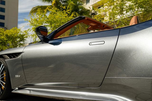Used 2023 Aston Martin DBS Volante image 18
