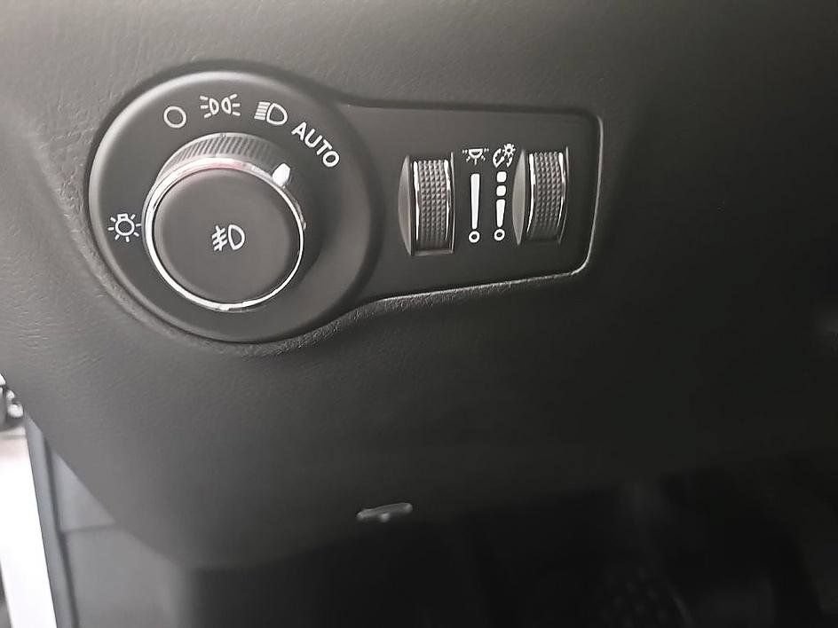 Used 2023 Jeep Compass Latitude w/ Convenience Group AWD/4WD image 14