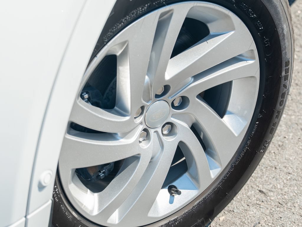 Certified 2025 Land Rover Discovery Sport S AWD/4WD image 9