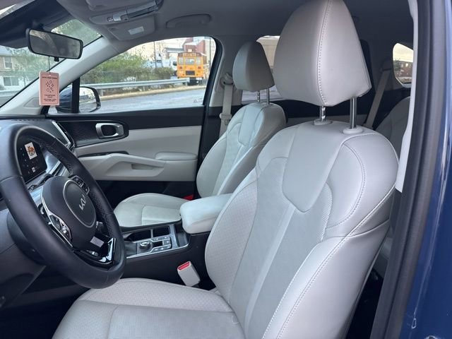 Used 2025 Kia Sorento S image 11